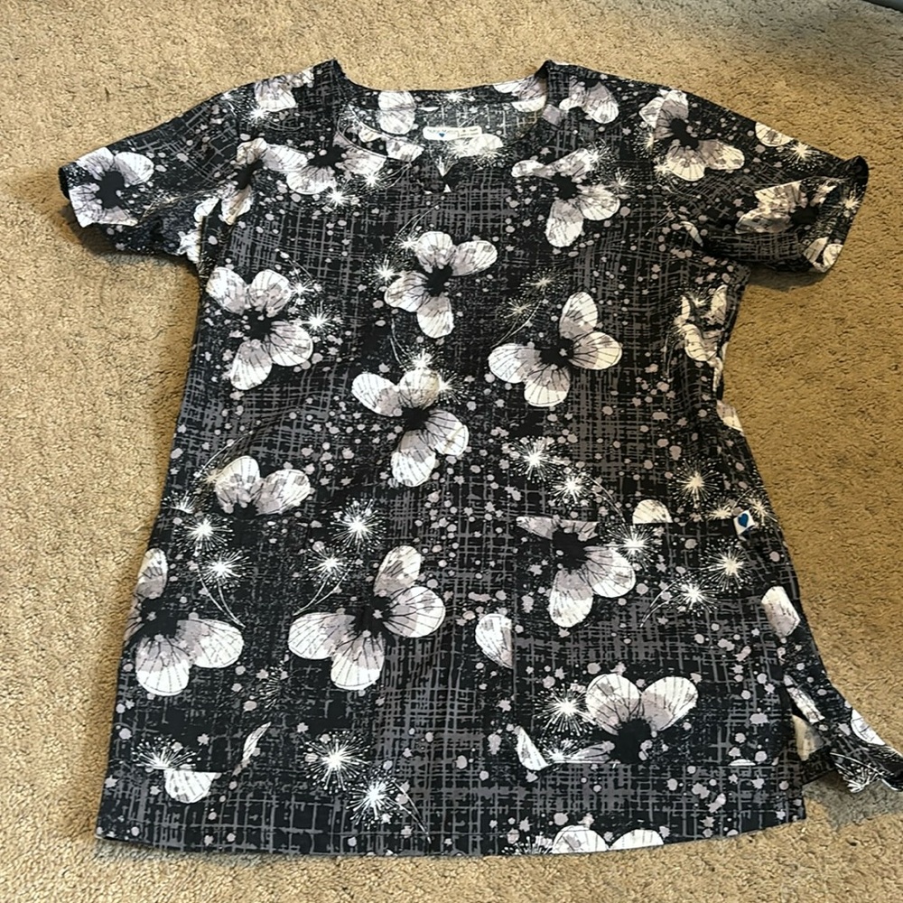 Nurse mates floral scrub top